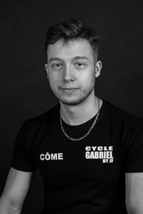 Côme: Mécanicien-vendeur